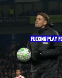 乐鱼体育app官方登录入口-当面回击！赫尔泽勒爆粗催促阿森纳发球，因卡皮耶示意其闭嘴🤫